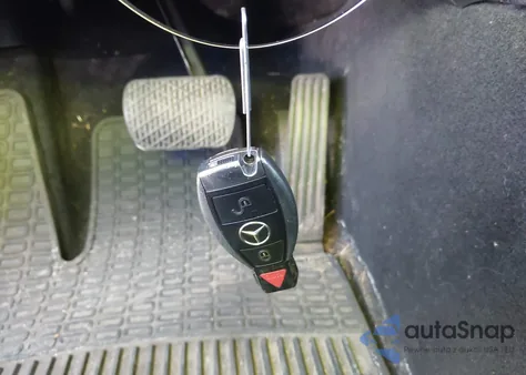 2010 Mercedes-Benz Glk 350 4Matic z USA, uszkodzony, nr VIN WDCGG8HB9AF457154